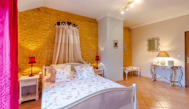 Bed and Breakfast 'Chambre Quietude' with Shared Terrace, Shared Garden and Wi-Fi