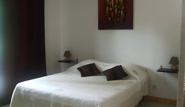 Bed and Breakfast 'Chambre Chocolat' with Shared Pool, Shared Terrace and Wi-Fi