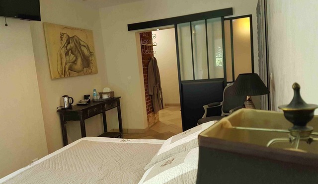 Bed and Breakfast 'Le Jardin De Saint Jean - Jasmin' with Private Terrace, Shared Garden and Wi-Fi