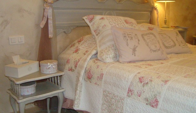Bed and Breakfast 'Le Jardin De Saint Jean - Lupin' with Private Terrace, Shared Garden and Wi-Fi
