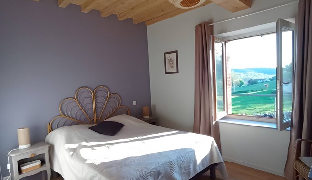Bed and Breakfast 'Chambre Rotin' with Shared Pool, Shared Terrace and Shared Garden