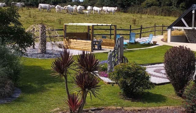 Bed and Breakfast 'Chambre Ecole' with Shared Terrace, Shared Garden and Wi-Fi