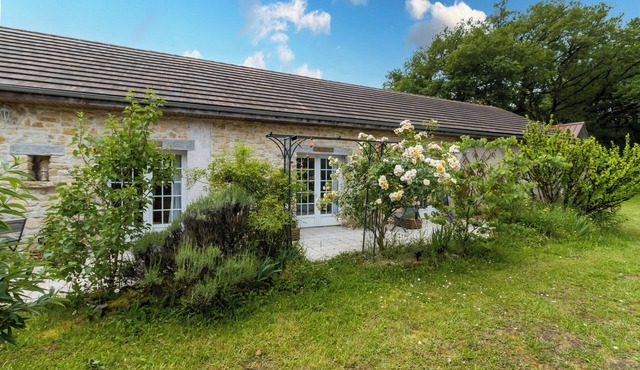 Bed and Breakfast 'Chambre Bleuet' with Shared Terrace and Shared Garden