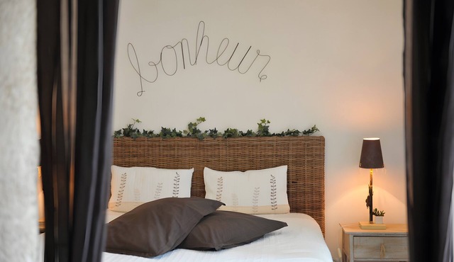 Bed and Breakfast 'Chambre Bonheur' with Shared Garden and Wi-Fi