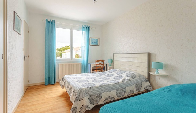 Bed and Breakfast 'La Brée Les Bains' with Shared Terrace, Shared Garden and Wi-Fi