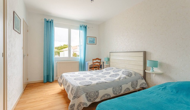 Bed and Breakfast 'La Brée Les Bains' with Shared Terrace, Shared Garden and Wi-Fi