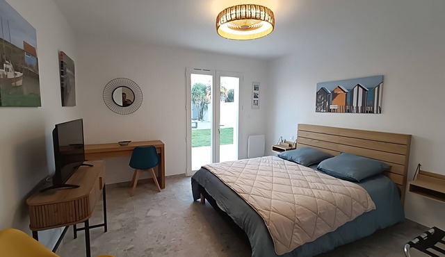 Bed and Breakfast 'Suite Les Cabanes' with Shared Pool, Shared Garden and Wi-Fi