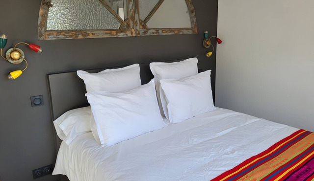 Bed and Breakfast 'À 2 Pas Des Plages' with Shared Terrace, Shared Garden and Wi-Fi