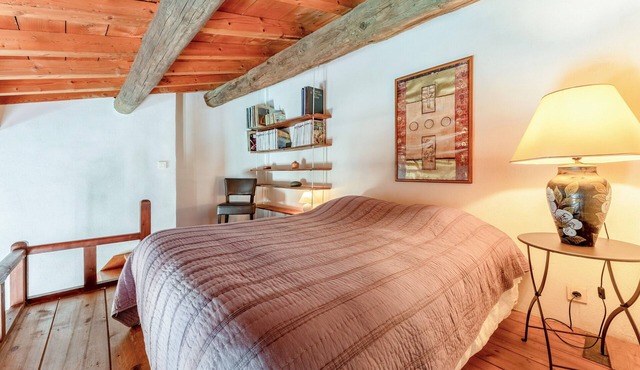 Bed and Breakfast 'Chambre 2' with Shared Pool, Shared Terrace and Wi-Fi