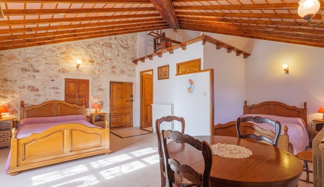 Bed and Breakfast 'Fanny' with Shared Pool, Shared Garden and Wi-Fi