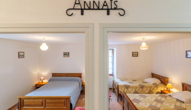 Bed and Breakfast 'Annaïs' with Shared Pool, Shared Garden and Wi-Fi