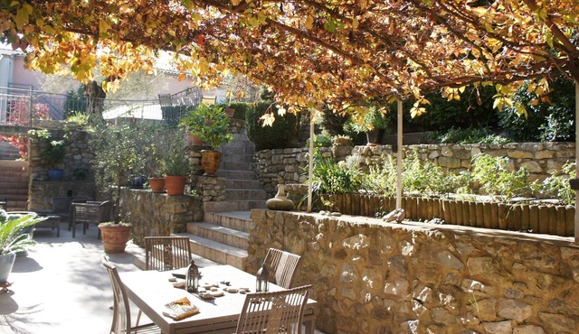 Bed and breakfast in a lovely silk-farm - bedroom 1