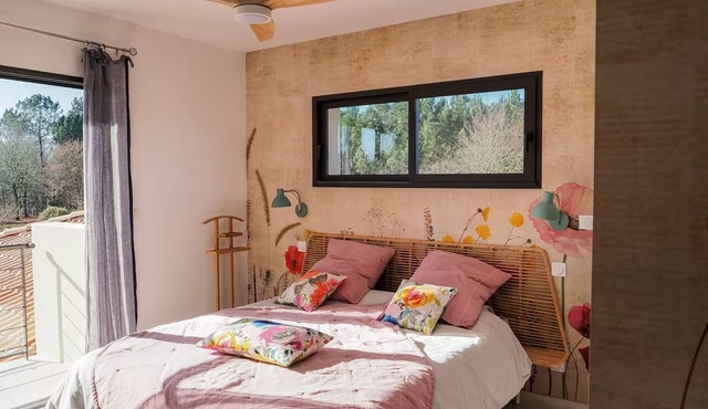 Bed and Breakfast 'Chambre Double Coquelicot' with Shared Terrace, Shared Garden and Wi-Fi