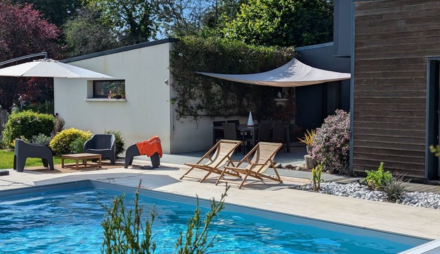 Bed and Breakfast 'Chambre L'Abri Des Flots' with Shared Pool, Shared Terrace and Wi-Fi