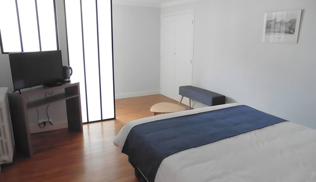 Bed and Breakfast 'Chambre Le Mans' with Shared Terrace, Shared Garden and Wi-Fi