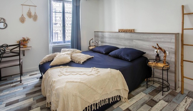 Bed and Breakfast 'Chambre Bohème' with Shared Pool, Shared Terrace and Wi-Fi