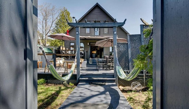Bed and breakfast: Large family suite with private sauna