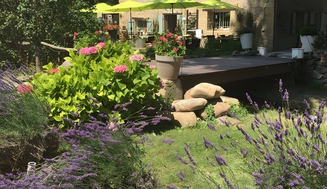 Bed and Breakfast 'Acidulée' with Shared Pool, Wi-Fi and Air Conditioning