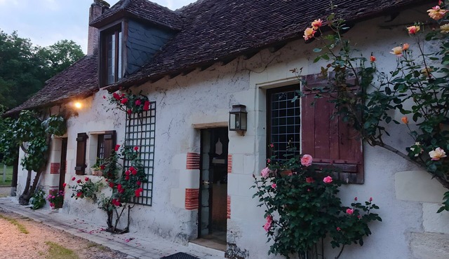 Bed and Breakfast 'Auberge Marcheroux Chambre N°4' with Shared Garden and Wi-Fi