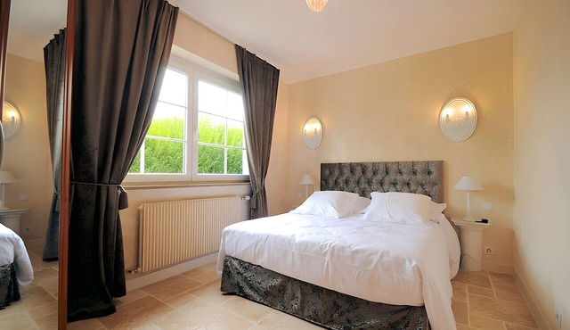 Bed and Breakfast 'Béatrice - Bijou' with Shared Pool, Shared Terrace and Wi-Fi