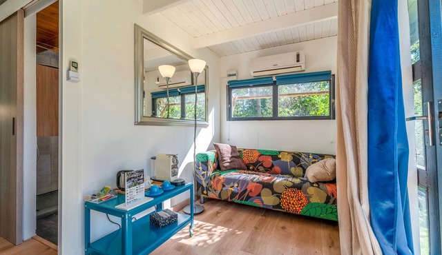 Bed and Breakfast 'Bleu' with Shared Pool, Private Terrace and Air Conditioning