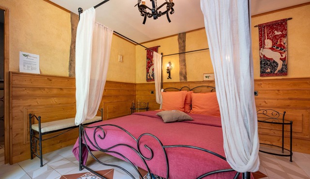 Bed and Breakfast 'Bohort' with Shared Terrace, Shared Garden and Wi-Fi