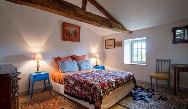 Bed and Breakfast 'Chambre La Boutonne' with Shared Garden and Wi-Fi in Champdolent