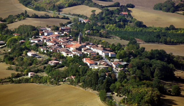 Bed and Breakfast 'Comme Chez Mamie' with Shared Terrace, Private Garden and Wi-Fi