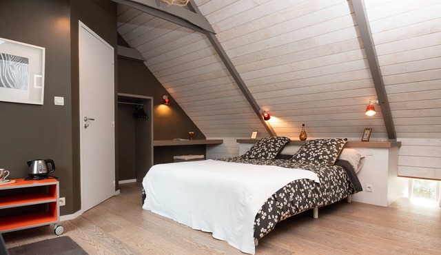 Bed and Breakfast 'Cassiopé' with Shared Pool, Shared Terrace and Wi-Fi