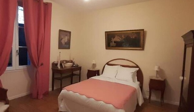 Bed and Breakfast 'Chambre Des Dames' with Shared Garden and Wi-Fi