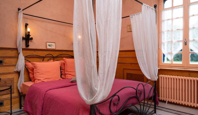 Bed and Breakfast 'Chambre Lancelot' with Shared Terrace, Shared Garden and Wi-Fi