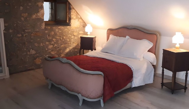 Bed and Breakfast 'Chambre 1' with Shared Pool, Shared Terrace and Wi-Fi