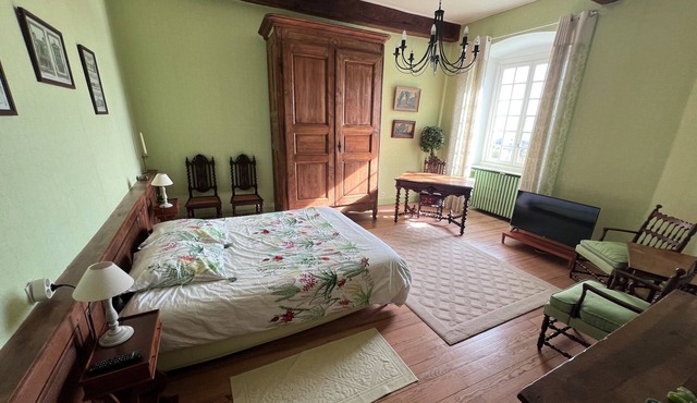 Bed and Breakfast 'Chambre Chez L'habitant - 2' with Mountain View and Wi-Fi