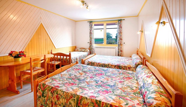 Bed and Breakfast 'Chambre Jaune' with Shared Terrace, Shared Garden and Wi-Fi