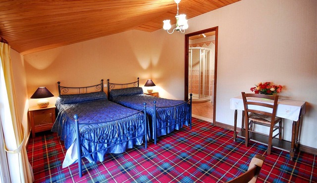 Bed and Breakfast 'Chambre Mansardée' with Shared Terrace, Shared Garden and Wi-Fi