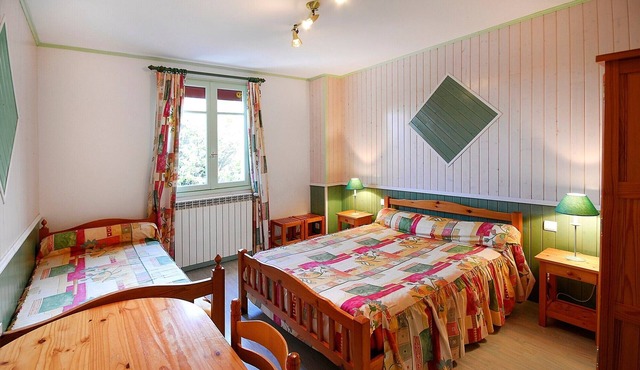 Bed and Breakfast 'Chambre Verte' with Shared Terrace, Shared Garden and Wi-Fi