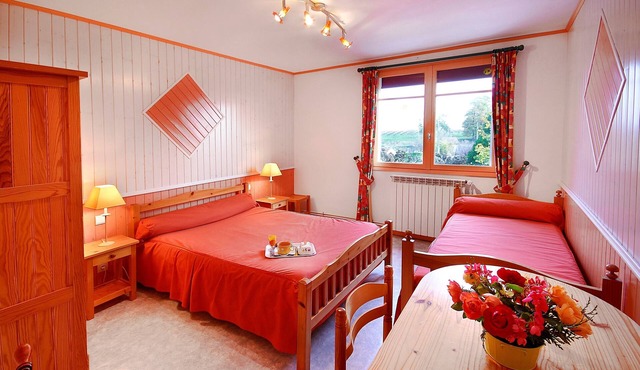 Bed and Breakfast 'Chambre Saumon' with Shared Terrace, Shared Garden and Wi-Fi