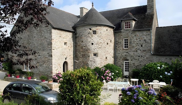 Bed and Breakfast 'Chambre Rose' with Shared Terrace, Shared Garden and Wi-Fi