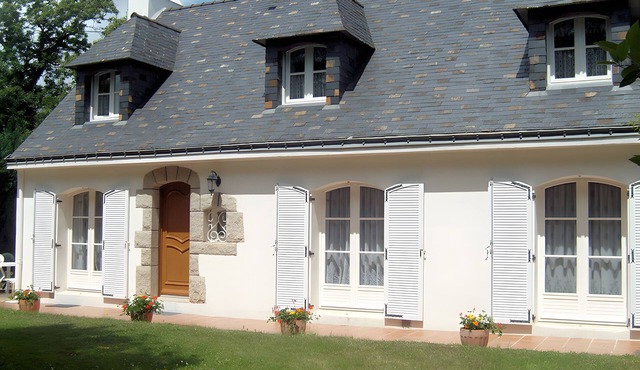 Bed and Breakfast 'Chambre D'hôtes D'Evelyne - Lavande' with Shared Terrace, Shared Garden and Wi-Fi