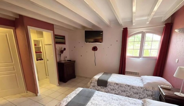 Bed and Breakfast 'Chambre D'hôtes Coquelicot' with Shared Pool, Shared Terrace and Wi-Fi