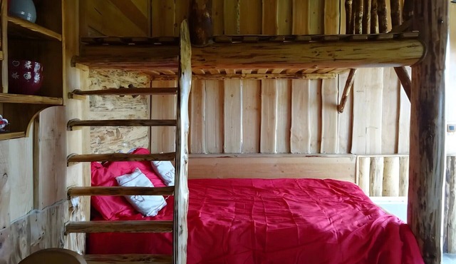 Bed and Breakfast 'Chambre Le Ranch' with Mountain View, Shared Garden and Wi-Fi
