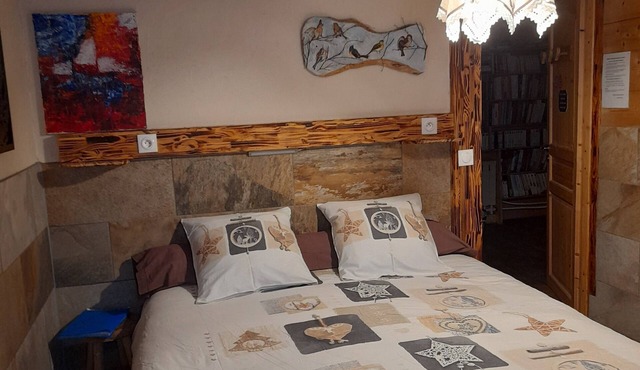 Bed and Breakfast 'Chambre Eglantine' with Mountain View, Shared Garden and Wi-Fi