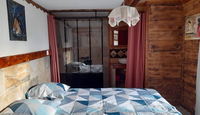 Bed and Breakfast 'Chambre Narcisse' with Mountain View, Shared Garden and Wi-Fi