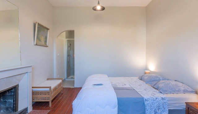 Bed and Breakfast 'Chambre Spacieuse' with Shared Terrace, Shared Garden and Wi-Fi