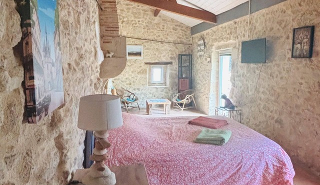 Bed and Breakfast 'Chambre D'hôtes De La Hulotte' with Shared Pool, Wi-Fi and Air Conditioning