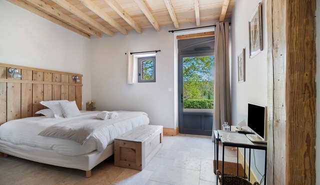 Bed and Breakfast 'Chambre 'Cousin Paul' with Shared Pool, Wi-Fi and Air Conditioning