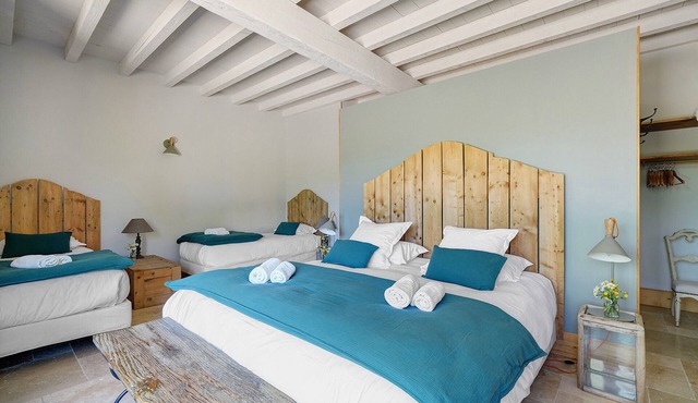 Bed and Breakfast 'Chambre 'Les Bons Enfants' with Shared Pool, Wi-Fi and Air Conditioning
