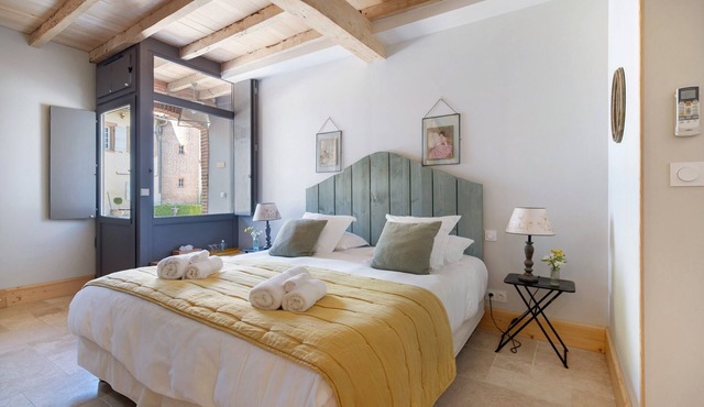 Bed and Breakfast 'Chambre 'Madeleine' with Shared Pool, Wi-Fi and Air Conditioning
