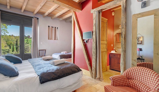 Bed and Breakfast 'Chambre 'Sophie' with Shared Pool, Wi-Fi and Air Conditioning