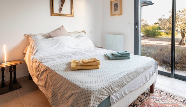 Bed and Breakfast 'Chambre 2' with Mountain View, Shared Pool and Wi-Fi